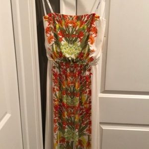 Cute, strapless patio dress.